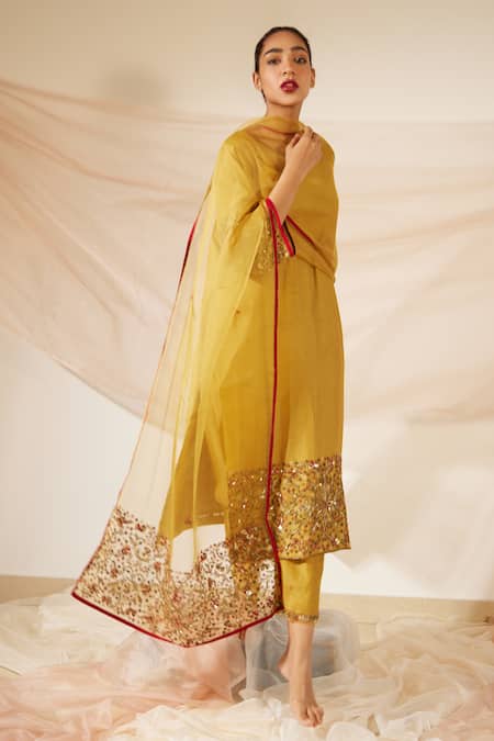 Sarang Kaur Yellow Organza, Silk Sequins, Beads Blossom Embroidered Dupatta Online at Aza Fashions Sarang Kaur_Yellow Organza, Silk Sequins, Beads Blossom Embroidered Dupatta _Online_at_Aza_Fashions
