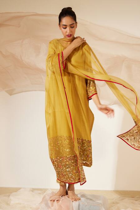 Buy Sarang Kaur Yellow Organza, Silk Sequins, Beads Blossom Embroidered Dupatta Online at Aza Fashions Buy_Sarang Kaur_Yellow Organza, Silk Sequins, Beads Blossom Embroidered Dupatta _Online_at_Aza_Fashions