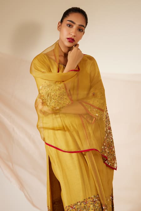 Sarang Kaur Yellow Organza, Silk Sequins, Beads Blossom Embroidered Dupatta at Aza Fashions Sarang Kaur_Yellow Organza, Silk Sequins, Beads Blossom Embroidered Dupatta _at_Aza_Fashions