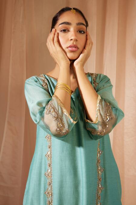 Sarang Kaur Blue Chanderi Silk Sequins, Beads, Embroidery V-neck Floral Kurta And Pant Set at Aza Fashions Sarang Kaur_Blue Chanderi Silk Sequins, Beads, Embroidery V-neck Floral Kurta And Pant Set _at_Aza_Fashions