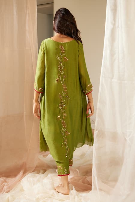 Shop Sarang Kaur Green Chanderi Silk Sequins, Beads, Embroidery Thread Work Kurta And Pant Set at Aza Fashions Shop_Sarang Kaur_Green Chanderi Silk Sequins, Beads, Embroidery Thread Work Kurta And Pant Set _at_Aza_Fashions