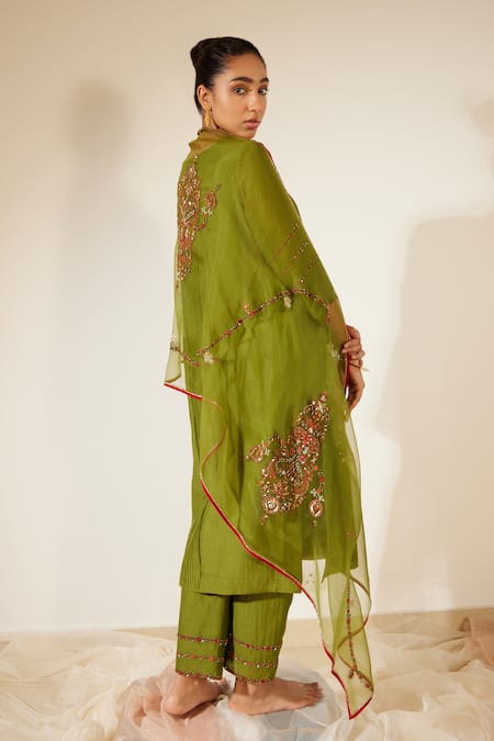 Shop Sarang Kaur Green Organza, Silk Sequins, Beads, Embroidery Floral Bloom Dupatta at Aza Fashions Shop_Sarang Kaur_Green Organza, Silk Sequins, Beads, Embroidery Floral Bloom Dupatta _at_Aza_Fashions