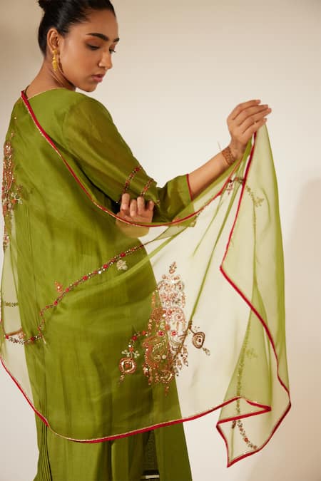 Sarang Kaur Green Organza, Silk Sequins, Beads, Embroidery Floral Bloom Dupatta at Aza Fashions Sarang Kaur_Green Organza, Silk Sequins, Beads, Embroidery Floral Bloom Dupatta _at_Aza_Fashions