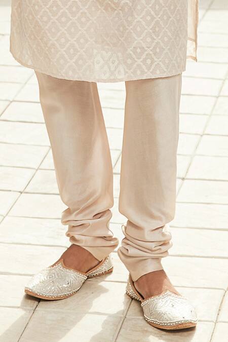 Matsya_Off White Jacquard Embroidery Mod-minimal Kurta Set _Online_at_Aza_Fashions