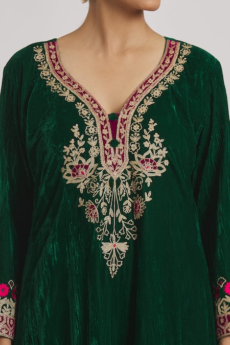Shop Rahul Singh Green Velvet Embroidery V-neck Kurta And Pyjama Set Online at Aza Fashions Shop_Rahul Singh_Green Velvet Embroidery V-neck Kurta And Pyjama Set _Online_at_Aza_Fashions