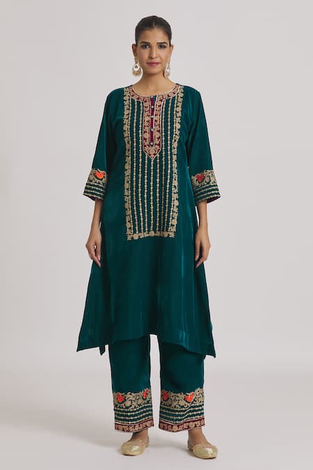 Rahul Singh Blue Velvet Embroidery Round Neck Kurta And Pyjama Set