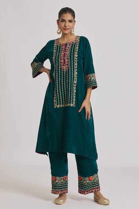 Buy_Rahul Singh_Blue Velvet Embroidery Round Neck Kurta And Pyjama Set _Online_at_Aza_Fashions