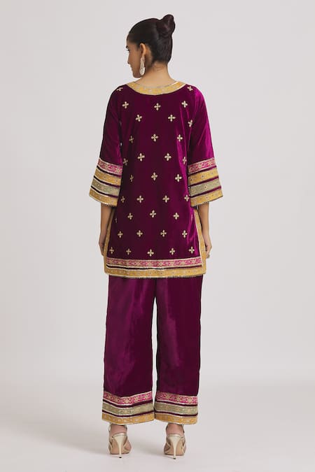 Rahul Singh Maroon Velvet Embroidery V-neck Floral Kurta And Pyjama Set Online at Aza Fashions Rahul Singh_Maroon Velvet Embroidery V-neck Floral Kurta And Pyjama Set _Online_at_Aza_Fashions
