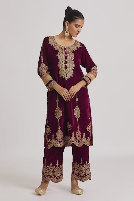 Rahul Singh Velvet Zari Embroidered Kurta & Pyjama Set 