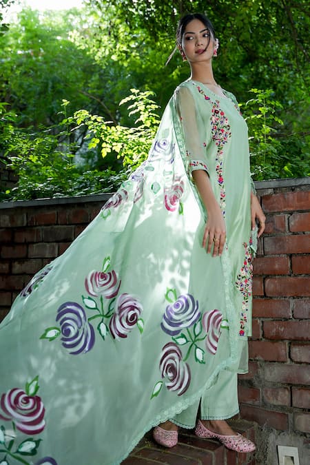 Mangalmay By Aastha Green Kurta Chanderi Silk Hand Embroidered Floral Round Pant Set Online at Aza Fashions Mangalmay By Aastha_Green Kurta Chanderi Silk Hand Embroidered Floral Round Pant Set _Online_at_Aza_Fashions