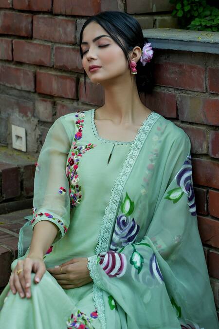 Shop Mangalmay By Aastha Green Kurta Chanderi Silk Hand Embroidered Floral Round Pant Set Online at Aza Fashions Shop_Mangalmay By Aastha_Green Kurta Chanderi Silk Hand Embroidered Floral Round Pant Set _Online_at_Aza_Fashions