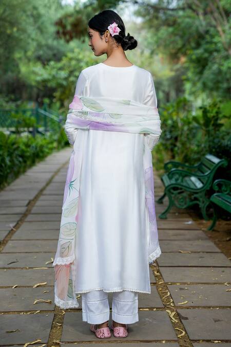 Shop Mangalmay By Aastha White Kurta Chanderi Silk Embroidered Floral V Neck Hand Pant Set at Aza Fashions Shop_Mangalmay By Aastha_White Kurta Chanderi Silk Embroidered Floral V Neck Hand Pant Set _at_Aza_Fashions