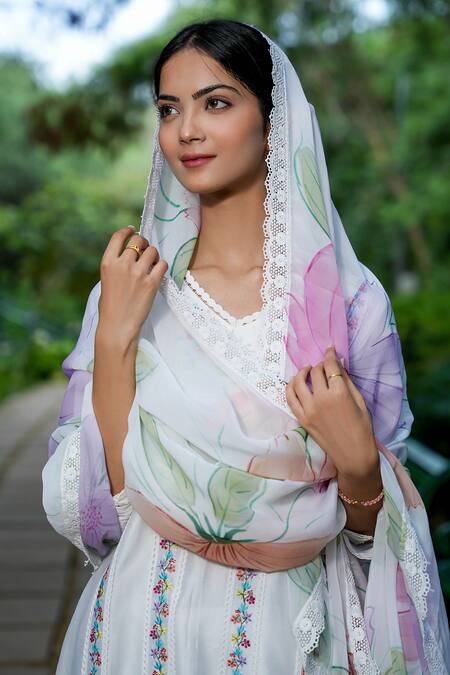 Buy Mangalmay By Aastha White Kurta Chanderi Silk Embroidered Floral V Neck Hand Pant Set Online at Aza Fashions Buy_Mangalmay By Aastha_White Kurta Chanderi Silk Embroidered Floral V Neck Hand Pant Set _Online_at_Aza_Fashions