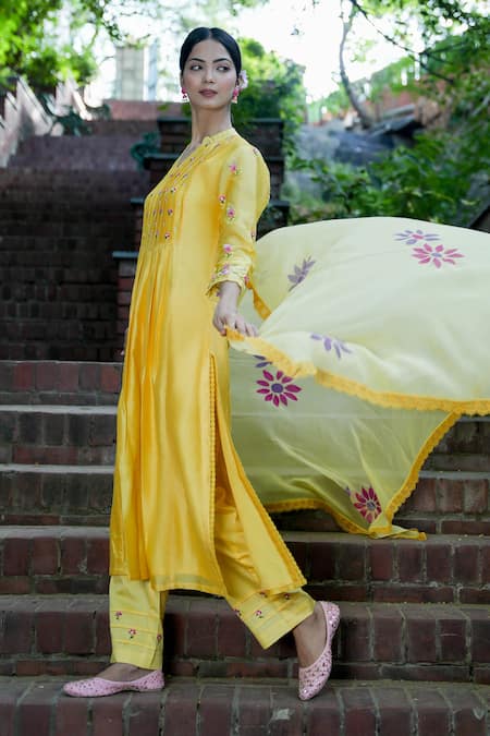 Shop_Mangalmay By Aastha_Yellow Kurta  Chanderi Silk Hand Embroidered Floral Notched Thread Pant Set _at_Aza_Fashions