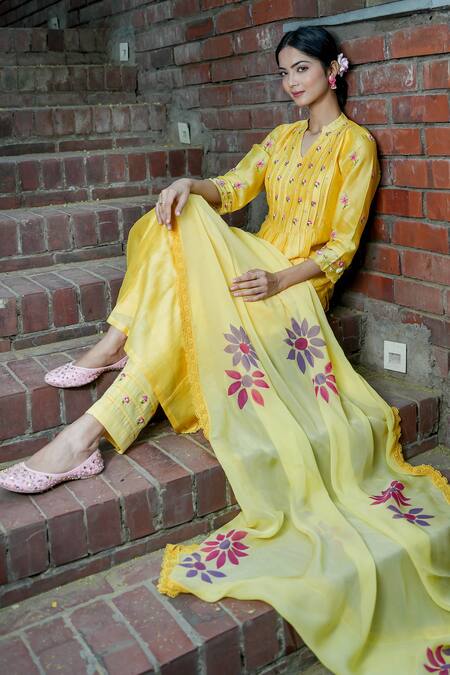 Mangalmay By Aastha_Yellow Kurta  Chanderi Silk Hand Embroidered Floral Notched Thread Pant Set _Online_at_Aza_Fashions