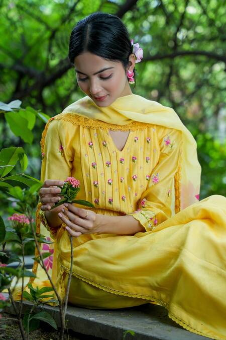 Buy_Mangalmay By Aastha_Yellow Kurta  Chanderi Silk Hand Embroidered Floral Notched Thread Pant Set _Online_at_Aza_Fashions