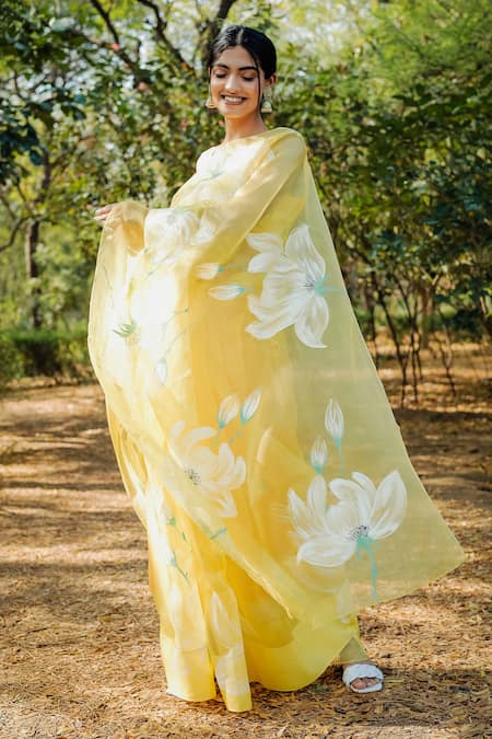 Mangalmay By Aastha_Yellow Saree Pure Silk Organza Flower Bloom With Unstitched Blouse Piece _Online_at_Aza_Fashions