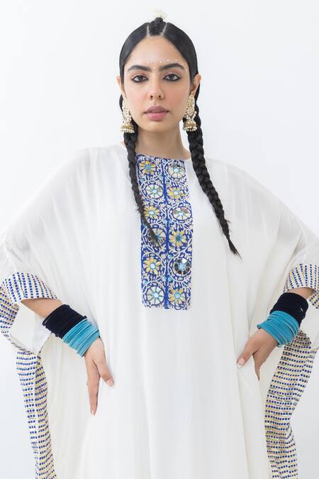 Pooja Rajgarhia Gupta Ivory Crepe Embroidery Round Neck Chandrama Placket Kaftan Online at Aza Fashions Pooja Rajgarhia Gupta_Ivory Crepe Embroidery Round Neck Chandrama Placket Kaftan _Online_at_Aza_Fashions