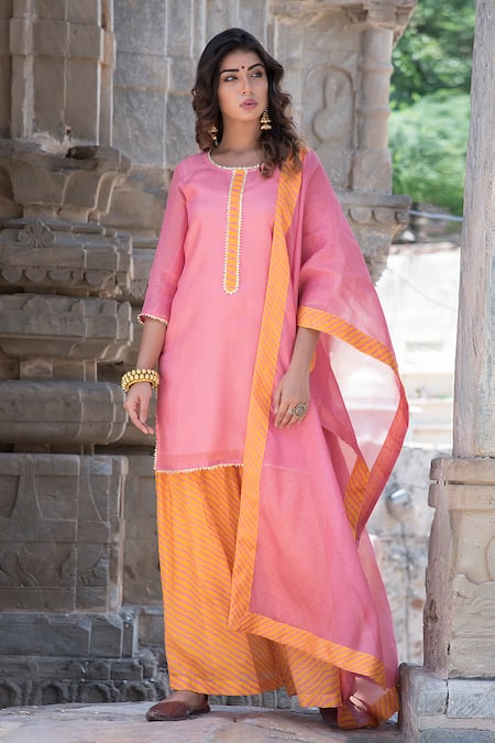 The Home Affair Peach Kota Doria Patti Round Neck Leheriya Striped Gharara Kurta Set Online at Aza Fashions The Home Affair_Peach Kota Doria Patti Round Neck Leheriya Striped Gharara Kurta Set _Online_at_Aza_Fashions