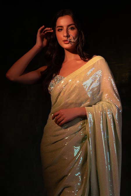 Meenagurnam Green Net Sequins Sweetheart Neck Work Saree With Blouse Online at Aza Fashions Meenagurnam_Green Net Sequins Sweetheart Neck Work Saree With Blouse _Online_at_Aza_Fashions