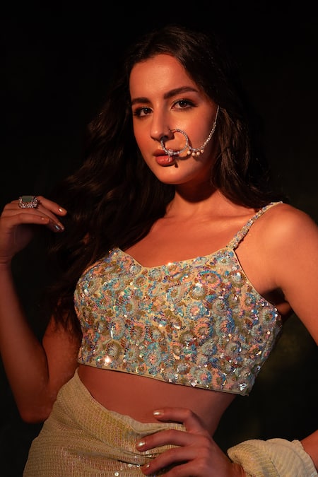 Buy Meenagurnam Green Net Sequins Sweetheart Neck Work Saree With Blouse Online at Aza Fashions Buy_Meenagurnam_Green Net Sequins Sweetheart Neck Work Saree With Blouse _Online_at_Aza_Fashions