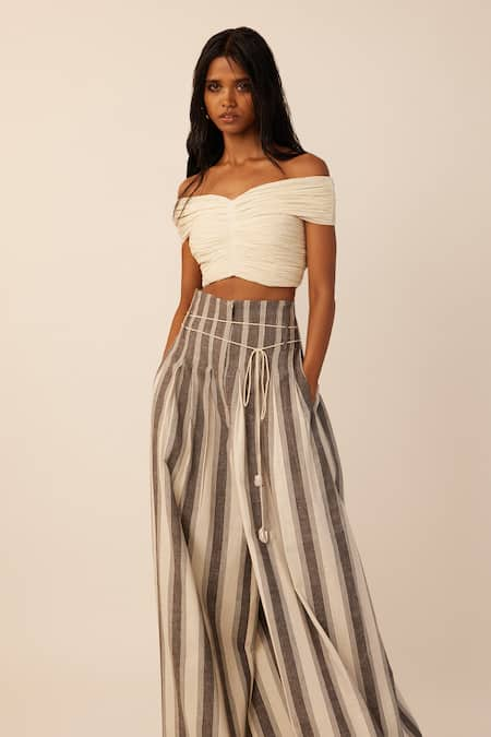 Aroka Wanderlust Off Shoulder Crop Top 