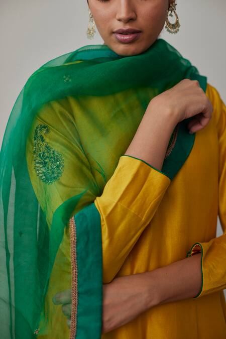 Buy_Shorshe Clothing_Green Organza Embroidery Placement Zardozi Hand Dupatta_Online_at_Aza_Fashions