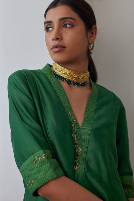 Buy_Shorshe Clothing_Green Chanderi Sequins, Cut Work V-neck Embroidered Straight Kurta And Pant Set _Online_at_Aza_Fashions