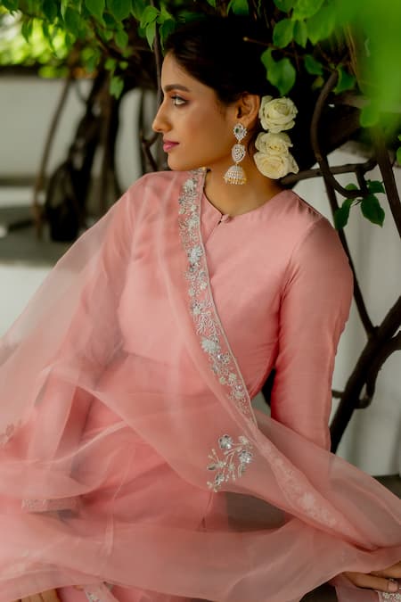 Buy Peeli Dori Pink Chanderi Silk Hand Embroidered Zardosi Ceiline Hemline Kurta Pant Set Online at Aza Fashions Buy_Peeli Dori_Pink Chanderi Silk Hand Embroidered Zardosi Ceiline Hemline Kurta Pant Set _Online_at_Aza_Fashions