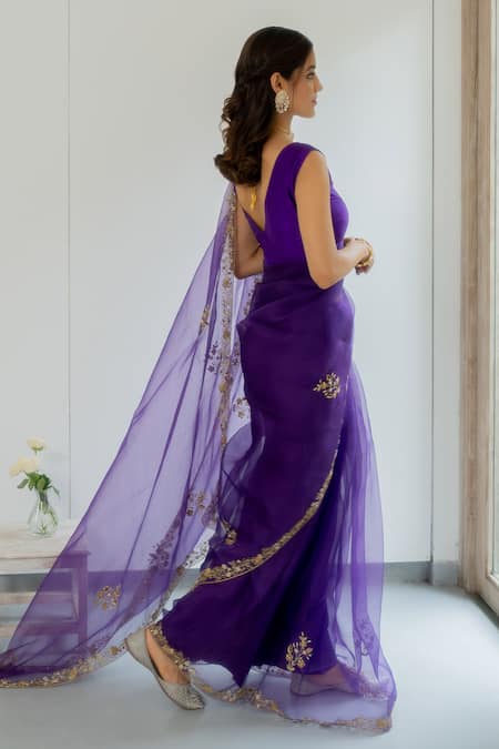 Shop Peeli Dori Purple Organza, Embroidery V-neck Meenakshi Border Saree With Blouse at Aza Fashions Shop_Peeli Dori_Purple Organza, Embroidery V-neck Meenakshi Border Saree With Blouse _at_Aza_Fashions