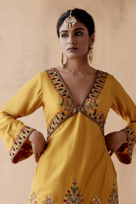 Buy_Aman Takyar_Yellow Organza, Silk Mirrors, Pearls, Beads, Embroidery V-neck Kurta Sharara Set _Online_at_Aza_Fashions