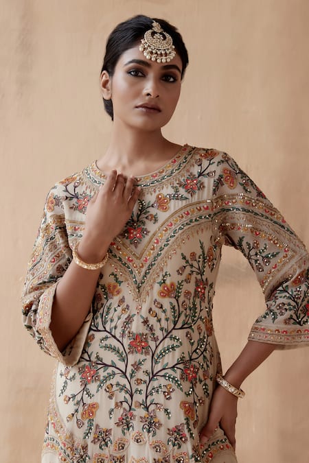 Aman Takyar_Ivory Georgette Embroidery Round Neck Floral Kurta And Pant Set _Online_at_Aza_Fashions