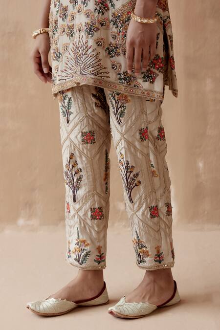 Buy_Aman Takyar_Ivory Georgette Embroidery Round Neck Floral Kurta And Pant Set _Online_at_Aza_Fashions