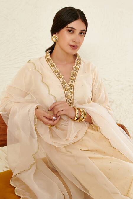 Buy Label Flamingo By Vrinda Ivory Chanderi, Organza Embroidery, Mirrors, Sequins V-neck Mukaish Kurta Set Buy_Label Flamingo By Vrinda_Ivory Chanderi, Organza Embroidery, Mirrors, Sequins V-neck Mukaish Kurta Set