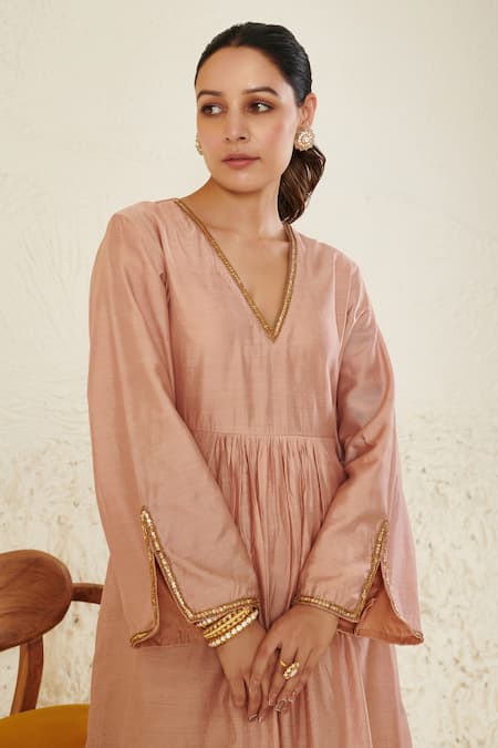 Label Flamingo By Vrinda Peach Chanderi, Organza Mirrors, Sequins, Zari, Gathered Kurta And Pant Set Online at Aza Fashions Label Flamingo By Vrinda_Peach Chanderi, Organza Mirrors, Sequins, Zari, Gathered Kurta And Pant Set _Online_at_Aza_Fashions