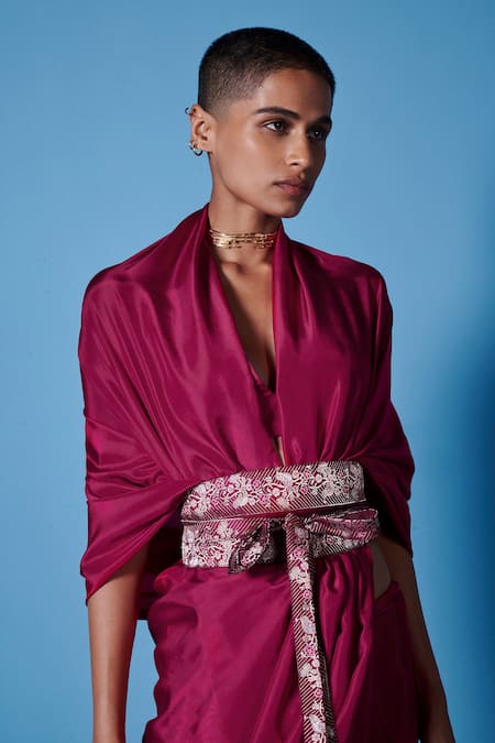 Ekaya Banaras_Red Silk Handwoven Plain Saree With Unstitched Blouse Fabric _Online_at_Aza_Fashions