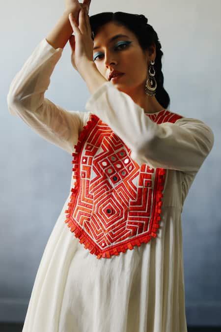 Avacara_White Handloom Muslin Cotton Embroidery Geometric Neel Anarkali  _Online_at_Aza_Fashions