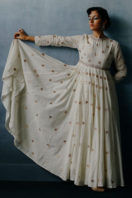 Buy_Avacara_White Handloom Muslin Cotton Embroidery Gota Round Anarkali Set  _Online_at_Aza_Fashions