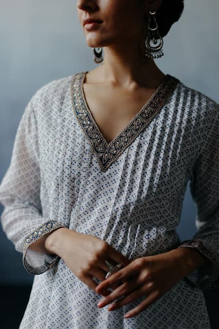 Shop_Avacara_White Kora Chanderi Hand Block Printed Geometric V Neel Kurta Set  _Online_at_Aza_Fashions