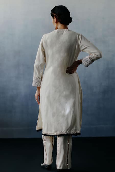 Avacara Neel Embroidered Kurta Set 