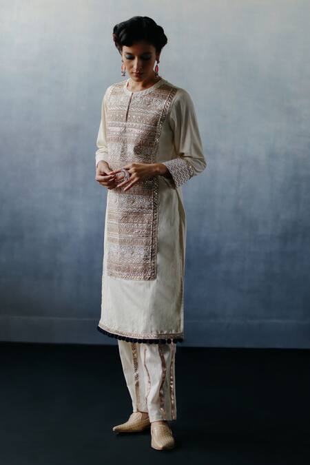 Avacara_White Handloom Cotton, Silk, Chanderi Embroidery, Zari, Gota Neel Kurta Set _Online_at_Aza_Fashions