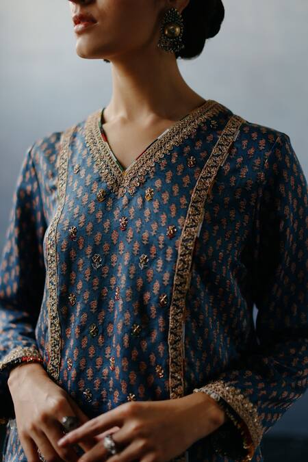 Avacara_Blue Silk Cotton Printed Floral Patterns V-neck Fadat Kurta Pant Set  _Online_at_Aza_Fashions