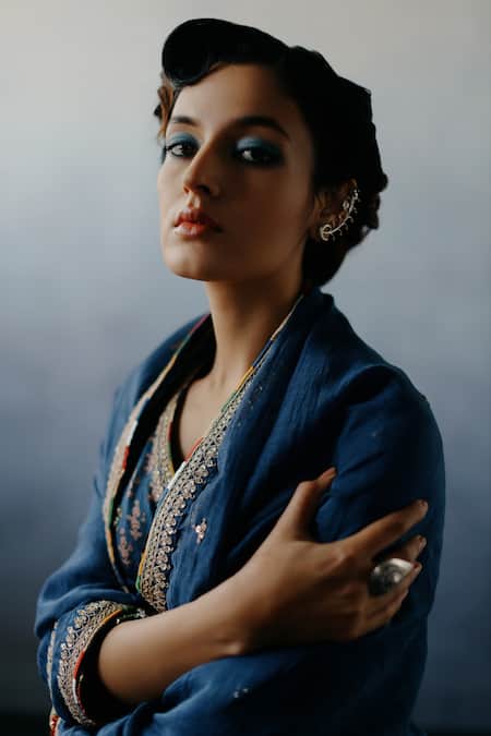 Avacara_Blue Silk Cotton Printed Floral Patterns V-neck Fadat Kurta Pant Set  _at_Aza_Fashions