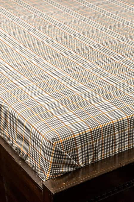 H2h_Multi Color Cotton Printed Gingham Bedsheet Set _Online_at_Aza_Fashions
