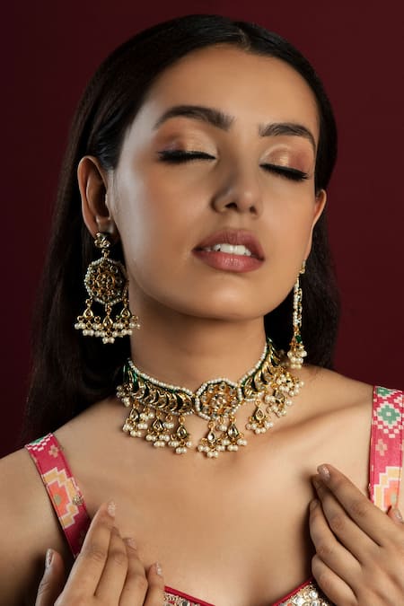 Shop Queens Jewels White Patchwork Pachi Kundan Embellished Necklace Set at Aza Fashions Shop_Queens Jewels_White Patchwork Pachi Kundan Embellished Necklace Set _at_Aza_Fashions