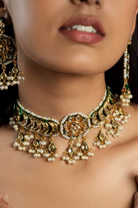 Buy Queens Jewels White Patchwork Pachi Kundan Embellished Necklace Set Online at Aza Fashions Buy_Queens Jewels_White Patchwork Pachi Kundan Embellished Necklace Set _Online_at_Aza_Fashions