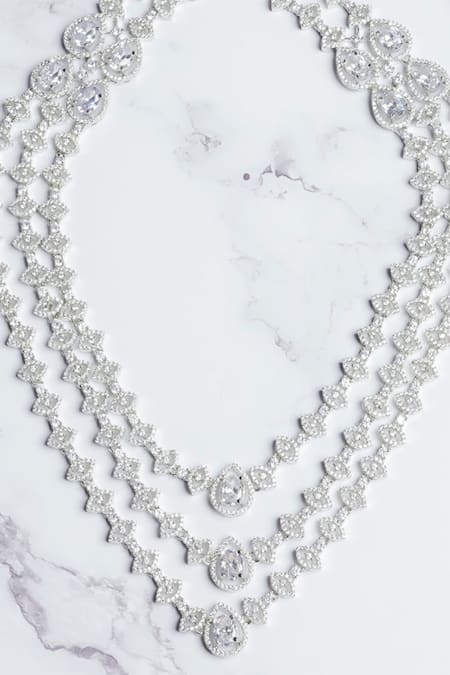Light & Heavy Diamond Necklace Designs That Need Your Attention