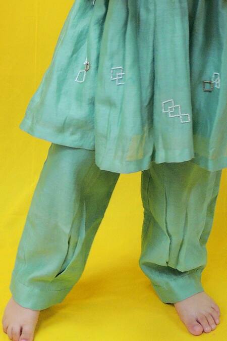 Pankhuri By Priyanka Off White Chanderi Embroidery Polka Dot Print Yoke Kurta With Pant Online at Aza Fashions Pankhuri By Priyanka_Off White Chanderi Embroidery Polka Dot Print Yoke Kurta With Pant _Online_at_Aza_Fashions