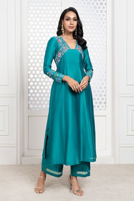 The Aarya Green Chanderi, Viscose Beads Square Neck Embroidered Kurta Set Online at Aza Fashions The Aarya_Green Chanderi, Viscose Beads Square Neck Embroidered Kurta Set _Online_at_Aza_Fashions