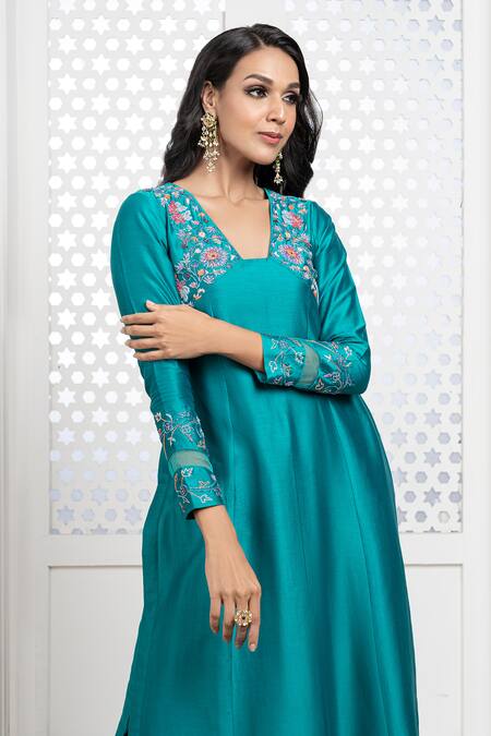 Buy The Aarya Green Chanderi, Viscose Beads Square Neck Embroidered Kurta Set Online at Aza Fashions Buy_The Aarya_Green Chanderi, Viscose Beads Square Neck Embroidered Kurta Set _Online_at_Aza_Fashions